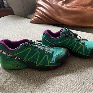 Salomon trailer running shoes . Speedcross 4